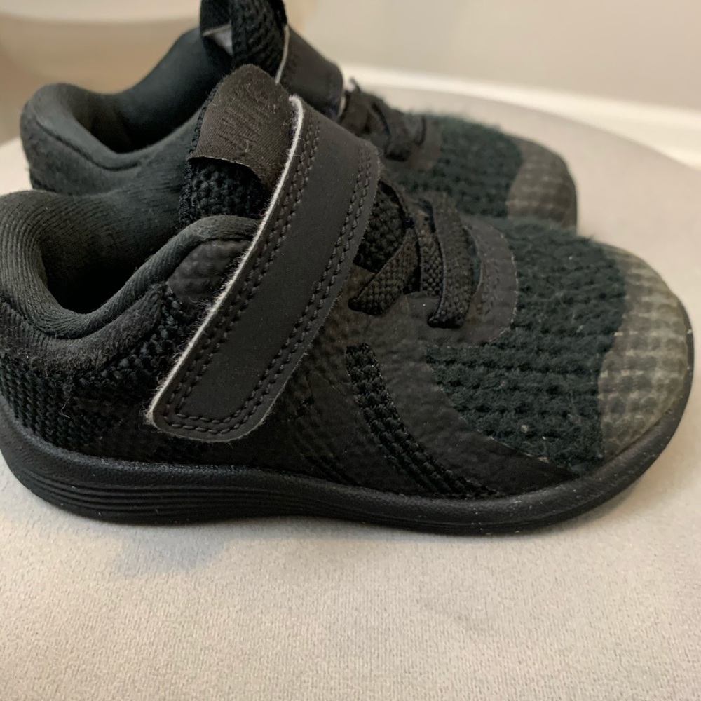 Nike free toddler sneakers